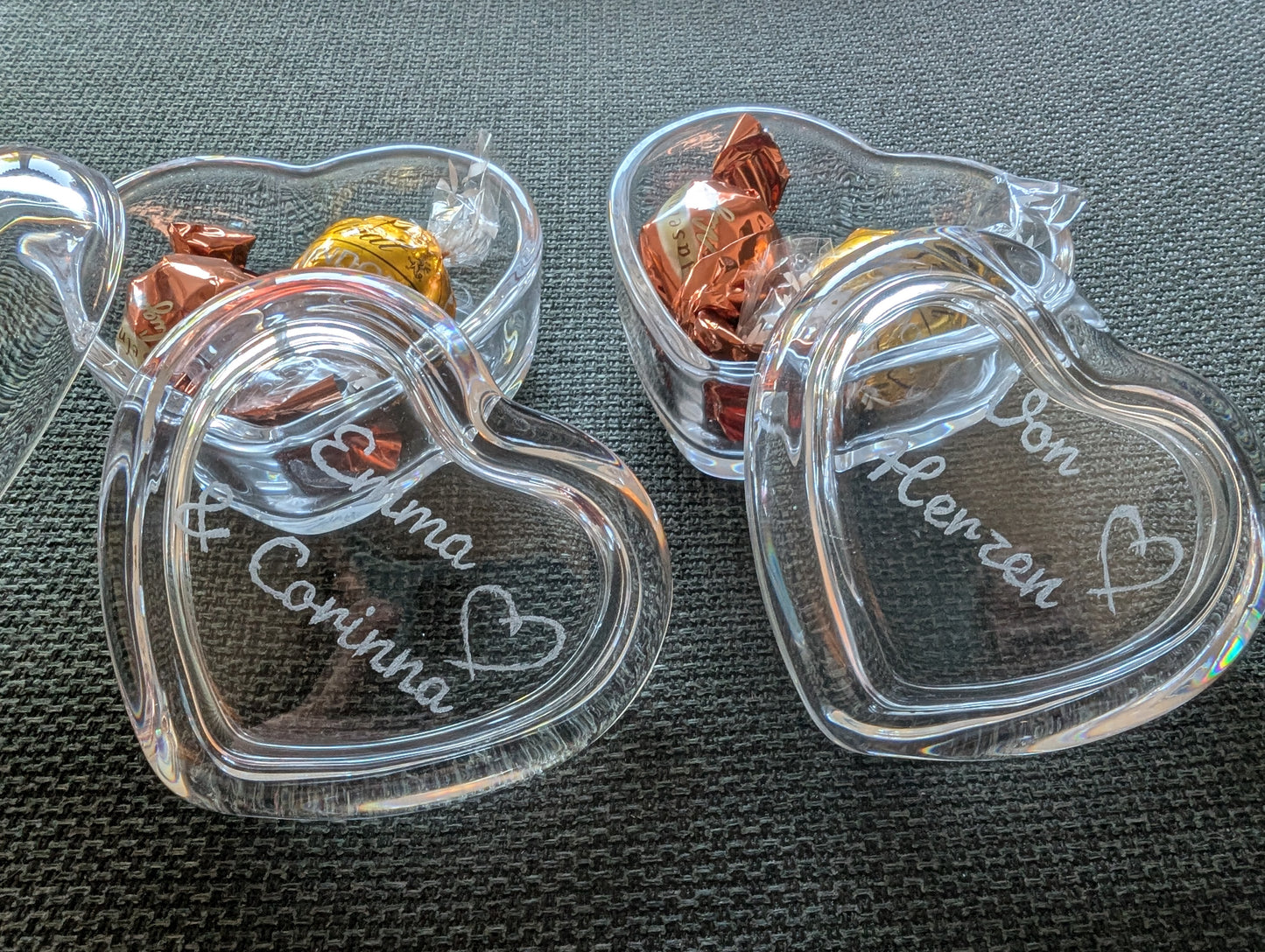 Hübsche Herzdose aus Glas, Schmuckdose in Herzform, mit persönlicher Gravur (Name, Gruß)