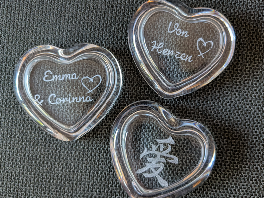 Valentinstag-Special I: Wunderschönes Halbmondkissen und Herzdose mit persönlicher Gravur